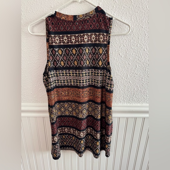 👚 Women's Patterned Tank Top - Picture 2 of 4